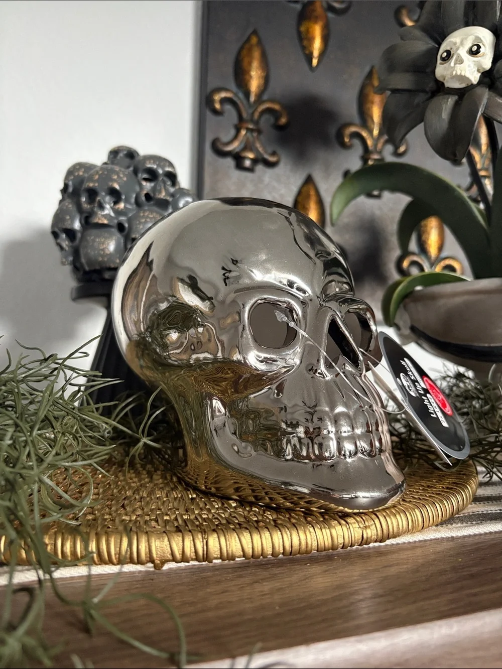 🆕Chrome Ceramic Skull Light Up Decor